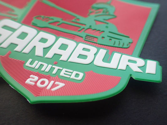 el logotipo TPU de los deportes del fútbol 3D grabó en relieve los remiendos para la ropa al aire libre