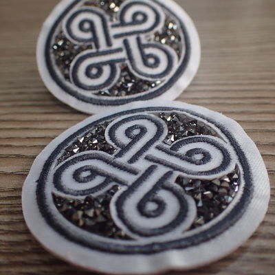 Diseño de imitación de la moda de Diamond Custom Embroidered Patches With