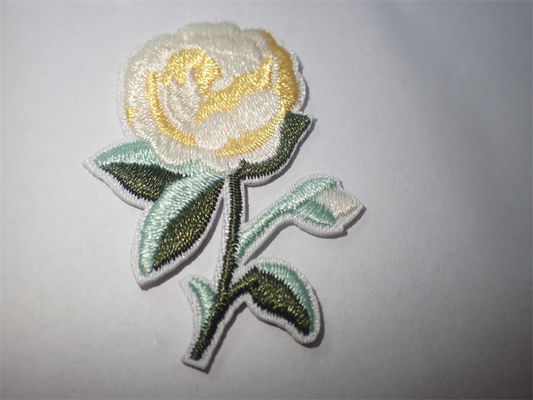 Las flores de encargo bordadas cosen o planchan en el remiendo para el Applique de la ropa