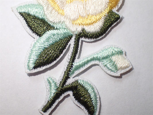 Las flores de encargo bordadas cosen o planchan en el remiendo para el Applique de la ropa