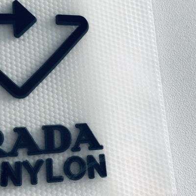 color amistoso de Pantone de la etiqueta de la transferencia de calor del silicón de Eco del efecto 3D para la ropa