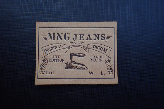 Las etiquetas amistosas de la parche de cuero de los vaqueros de Eco grabaron en relieve a Logo For Uniform
