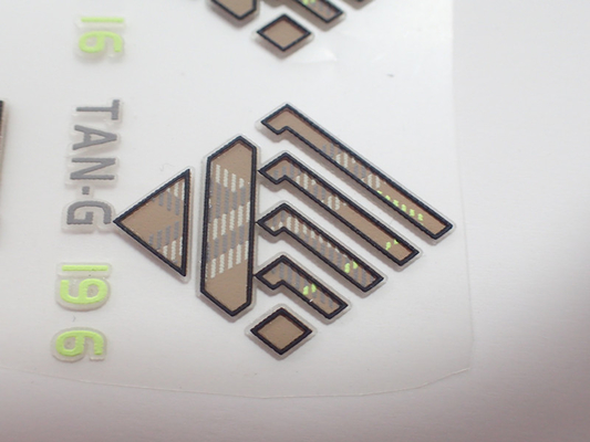 Etiqueta Logo For Different Places de encargo de la transferencia de calor del silicón de la ropa 3D