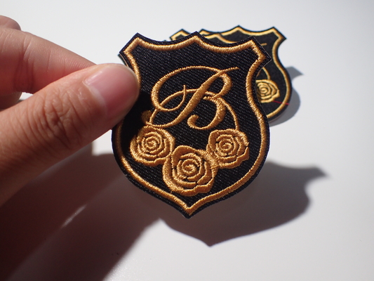 La aduana única del estilo de Eco bordó el oro Rose Raised Effect del remiendo