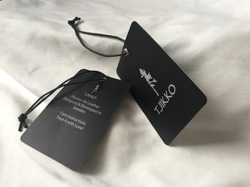 Ambas etiquetas colgantes de la ropa del papel de arte del logotipo de la plata del lado con el cordón encerado negro