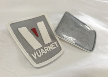 La aduana creativa 3d grabó en relieve las etiquetas suaves del Pvc de los remiendos de goma del logotipo del Pvc para la ropa