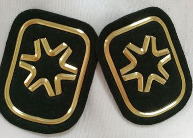 El negro y el oro grabaron en relieve las insignias de encargo del velcro de los remiendos del caucho 3D para Soprtswear
