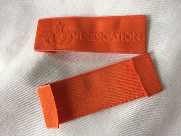 Etiquetas tejidas Needleloom cómodas de la ropa con Debossing de alta frecuencia
