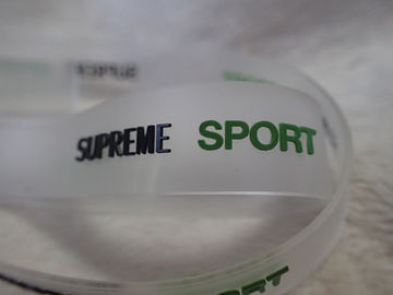 Remiendo de goma grabado en relieve logotipo de encargo de la etiqueta/PVC para el Headwear
