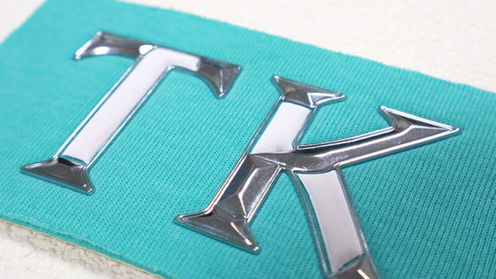 3D Metal Patch Logotipo en relieve Etiqueta de transferencia de calor TPU de alta frecuencia para ropa Precio de fábrica a granel