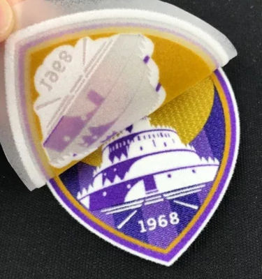 Etiqueta de transferencia de calor 3D Flock con logotipo personalizado del club de fútbol