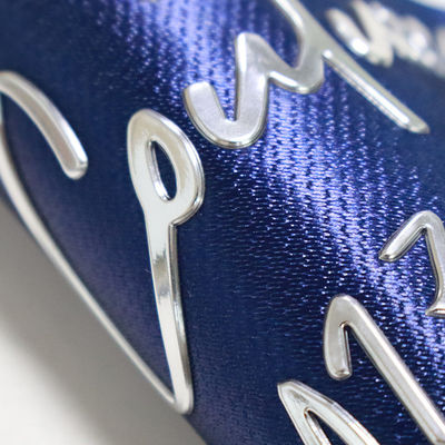 Etiqueta de logotipo en relieve 3D de transferencia de calor TPU de plata dorada personalizada para camiseta