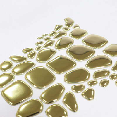 Etiqueta de transferencia de calor TPU de oro metálico personalizado de fábrica - Emblema de forma irregular para prendas de lujo y prendas de moda