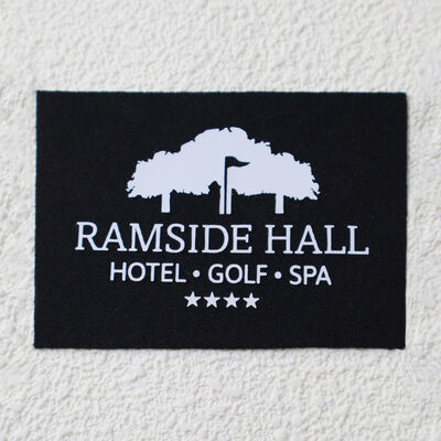 Etiqueta de logotipo de marca personalizada duradera de alta calidad para accesorios de ropa