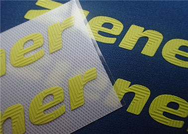 Etiquetas amarillas claras superficiales especiales de la transferencia de calor de la marca para la ropa