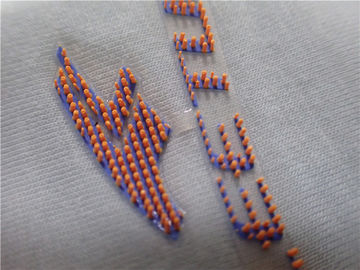 Cepille el elástico de las etiquetas de la ropa de la transferencia de calor del logotipo del silicón 3D de los puntos arriba -