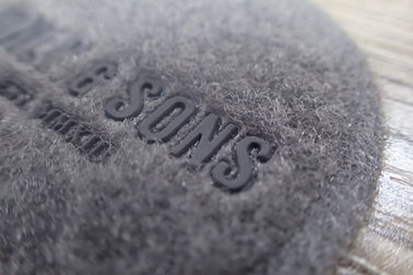 Eco - remiendos de goma de encargo amistosos del logotipo con la alta frecuencia del silicio 3D para la ropa