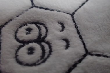 Insignias bordadas aduana del corte del laser del fútbol de la historieta
