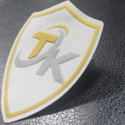 Camiseta suave grabada en relieve de Logo Iron On de la etiqueta de la transferencia de calor del silicón de la etiqueta engomada 3D TPU