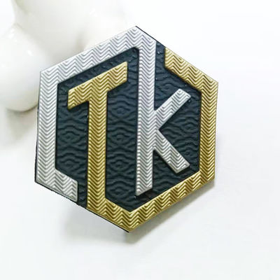 Etiquetas grabadas en relieve de encargo de Tpu de la transferencia de calor de la camiseta del logotipo del nombre para la ropa