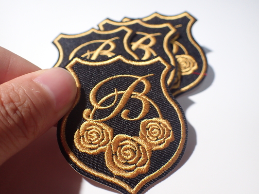 La aduana única del estilo de Eco bordó el oro Rose Raised Effect del remiendo